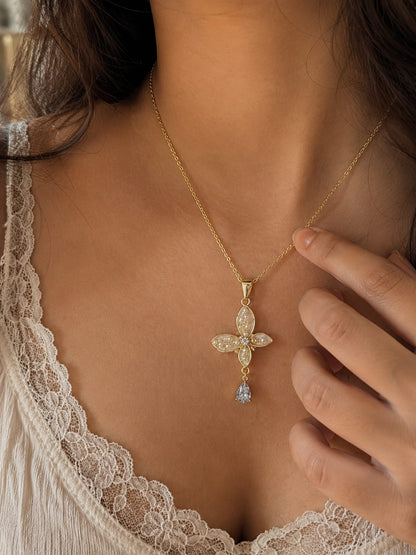 Pearl blossom necklace