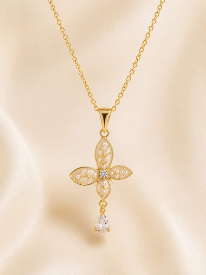 Pearl blossom necklace