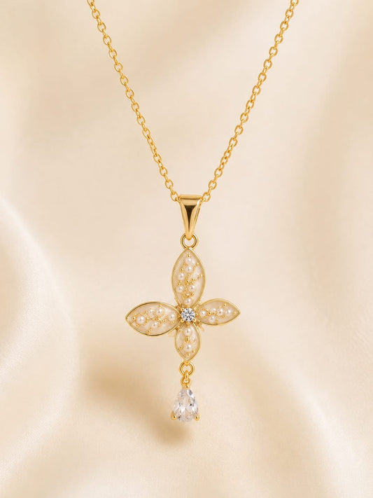 Pearl blossom necklace