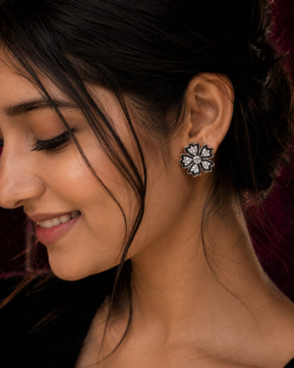 Silent sakura stud earrings