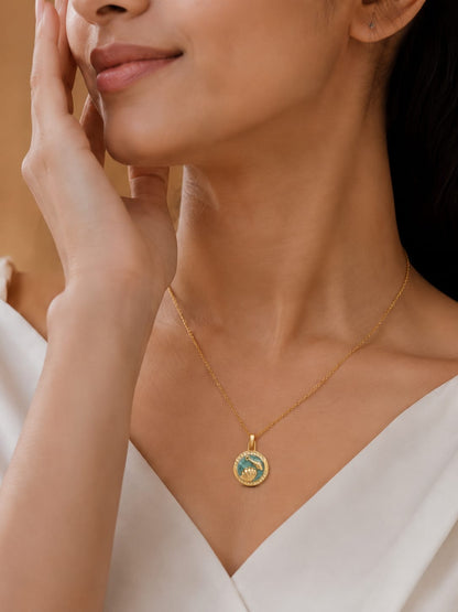 Sea shore pendant necklace