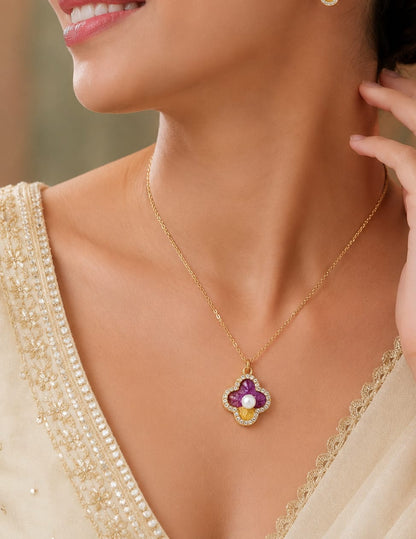 Sea shore pendant necklace