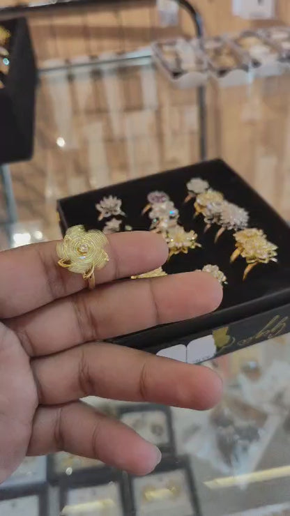 Bloom Floral revolving ring
